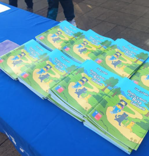 Entrega del texto “Cholito y Antü, en la ruta saludable” a estudiantes