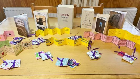 Taller: “Mi Poemario cría alas” NATALICIO GABRIELA MISTRAL en Liceo FPHP Pullinque